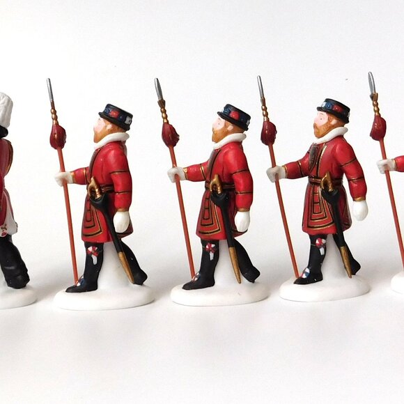 Department 56 Accessory “Yeoman of the Guard” #58397 in box - Picture 5 of 10